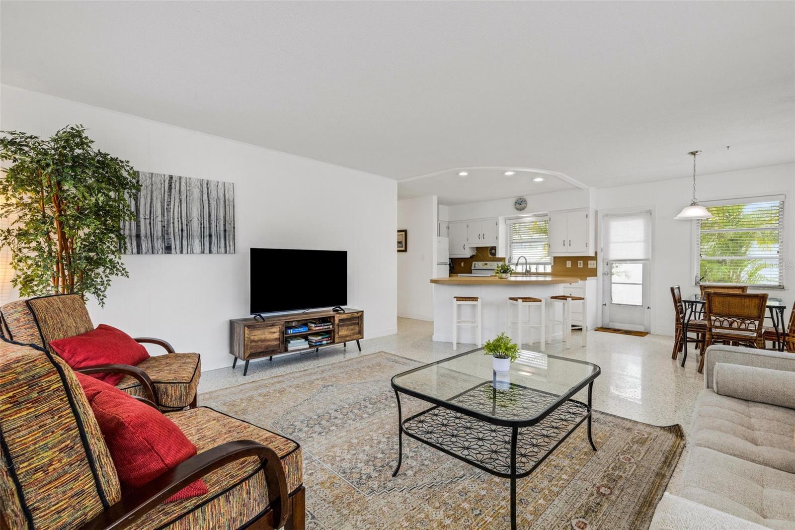 Listing photo id 2 for 533 Granada Avenue 1-3