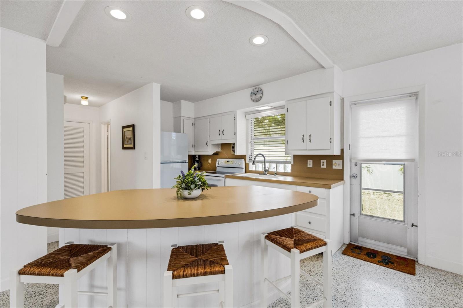 Listing photo id 5 for 533 Granada Avenue 1-3