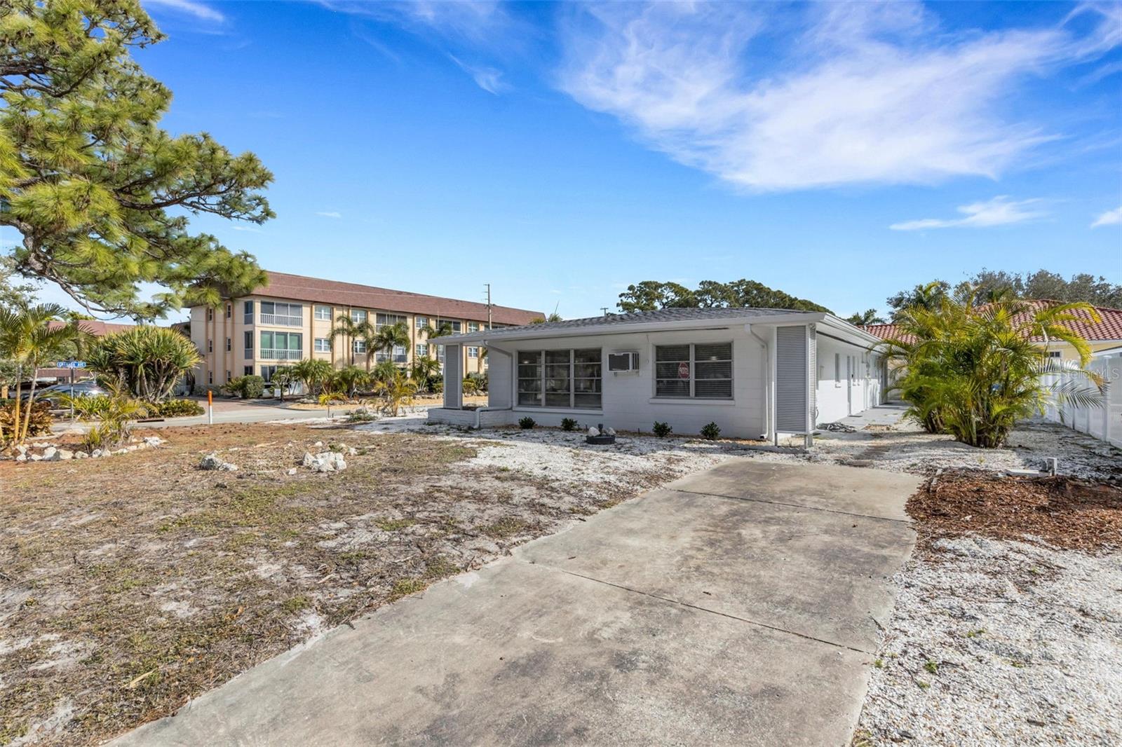 Listing photo id 76 for 533 Granada Avenue 1-3