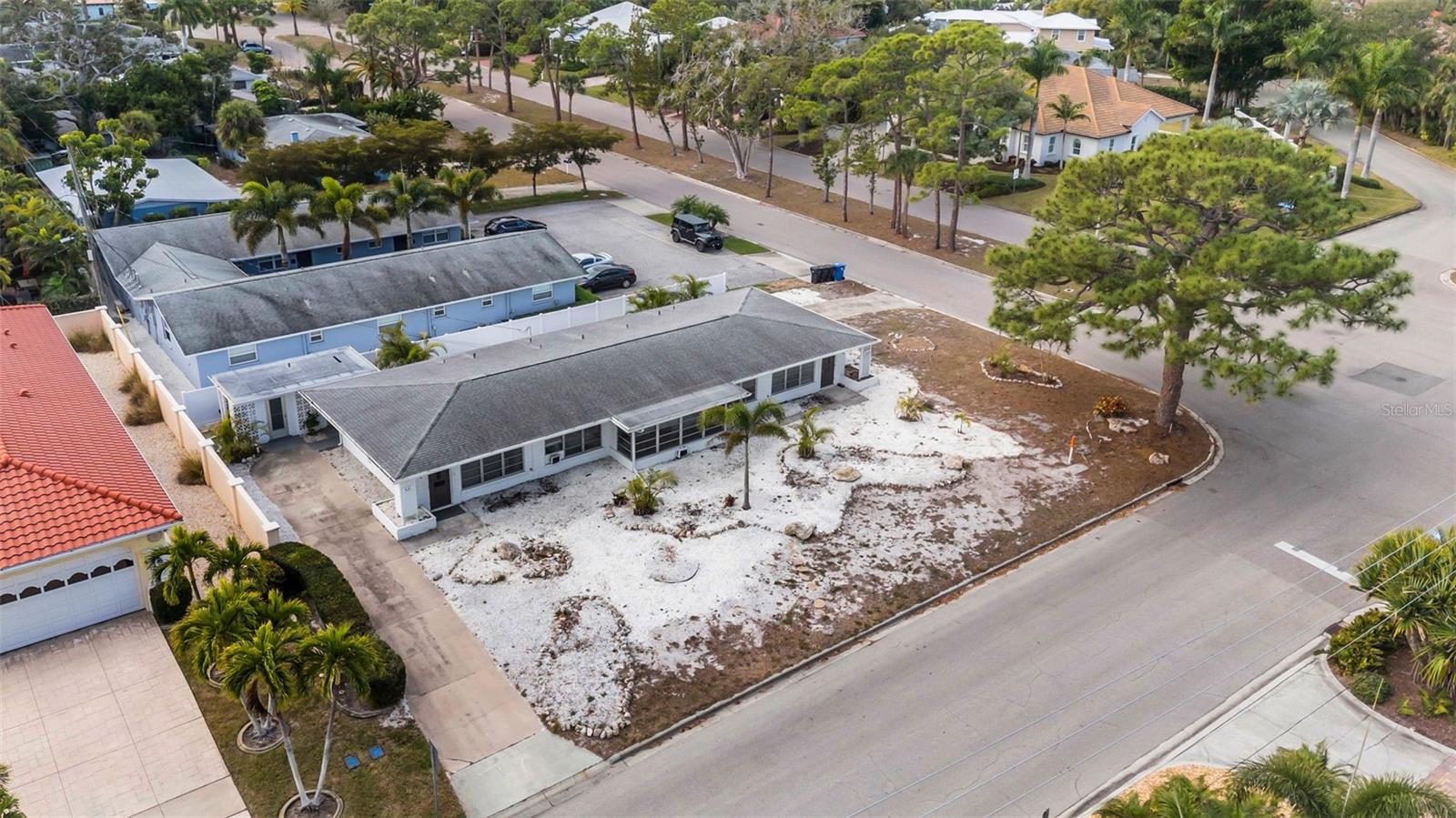 Listing photo id 83 for 533 Granada Avenue 1-3