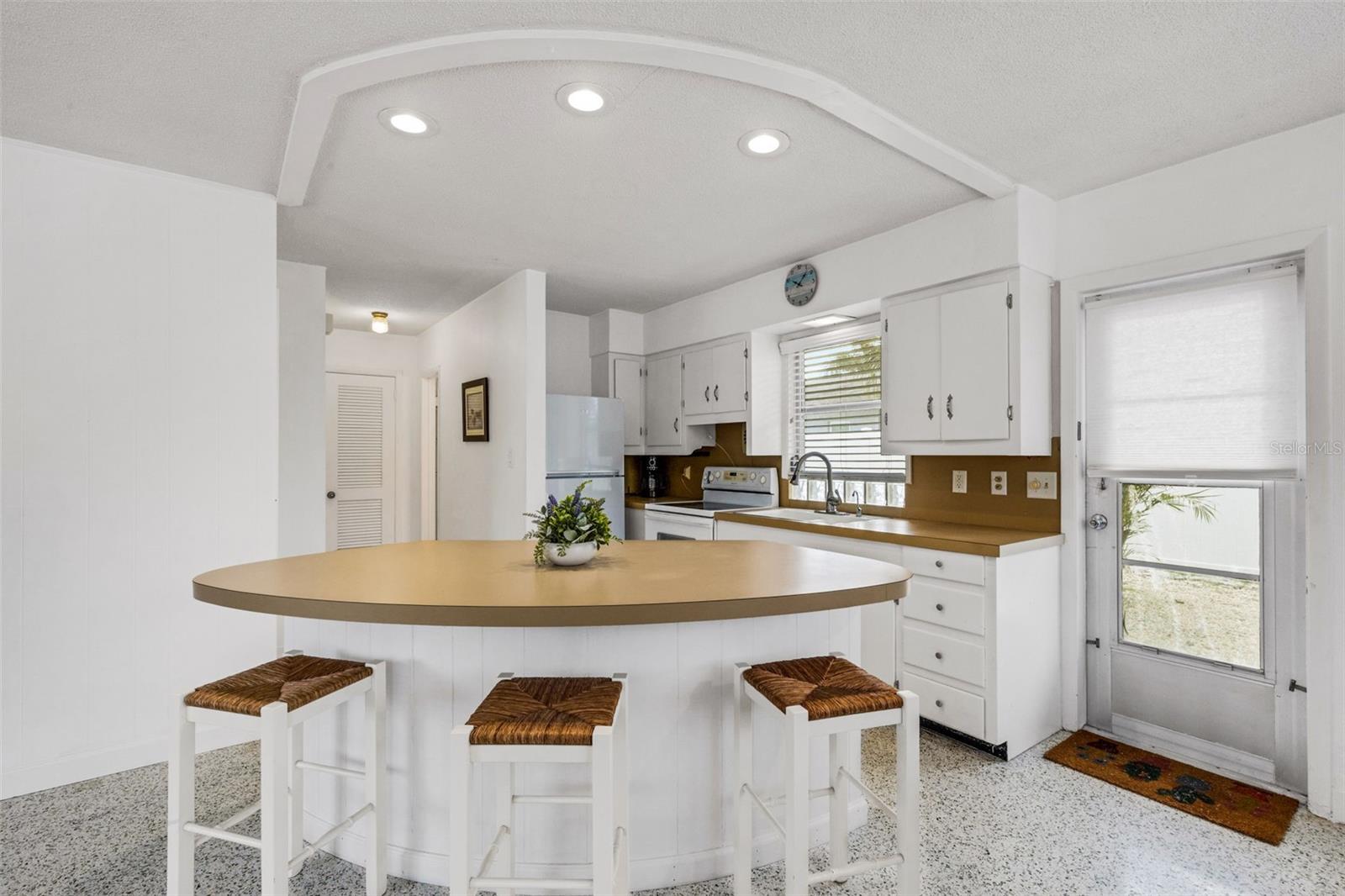 Listing photo id 7 for 533 Granada Avenue 1-3