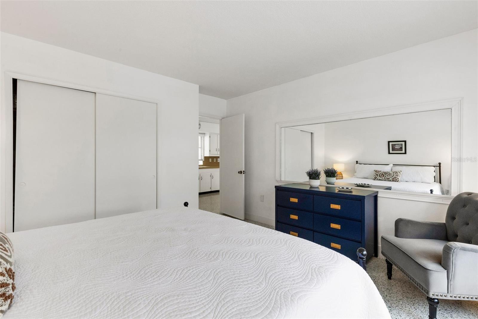 Listing photo id 15 for 531 Granada Avenue