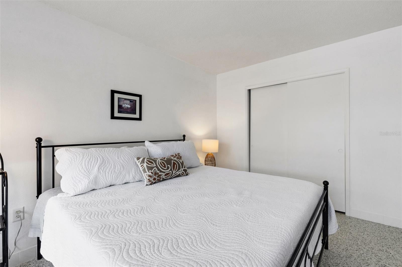 Listing photo id 16 for 531 Granada Avenue