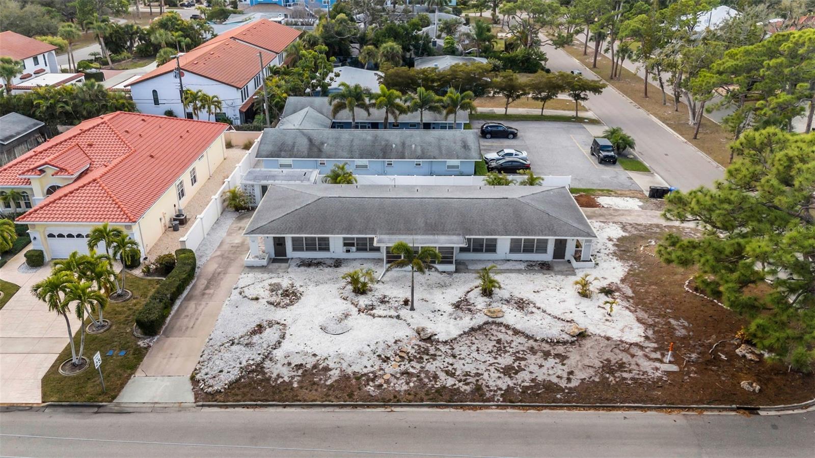 Listing photo id 19 for 531 Granada Avenue