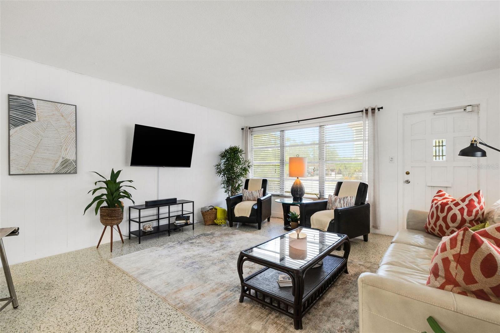 Listing photo id 20 for 531 Granada Avenue