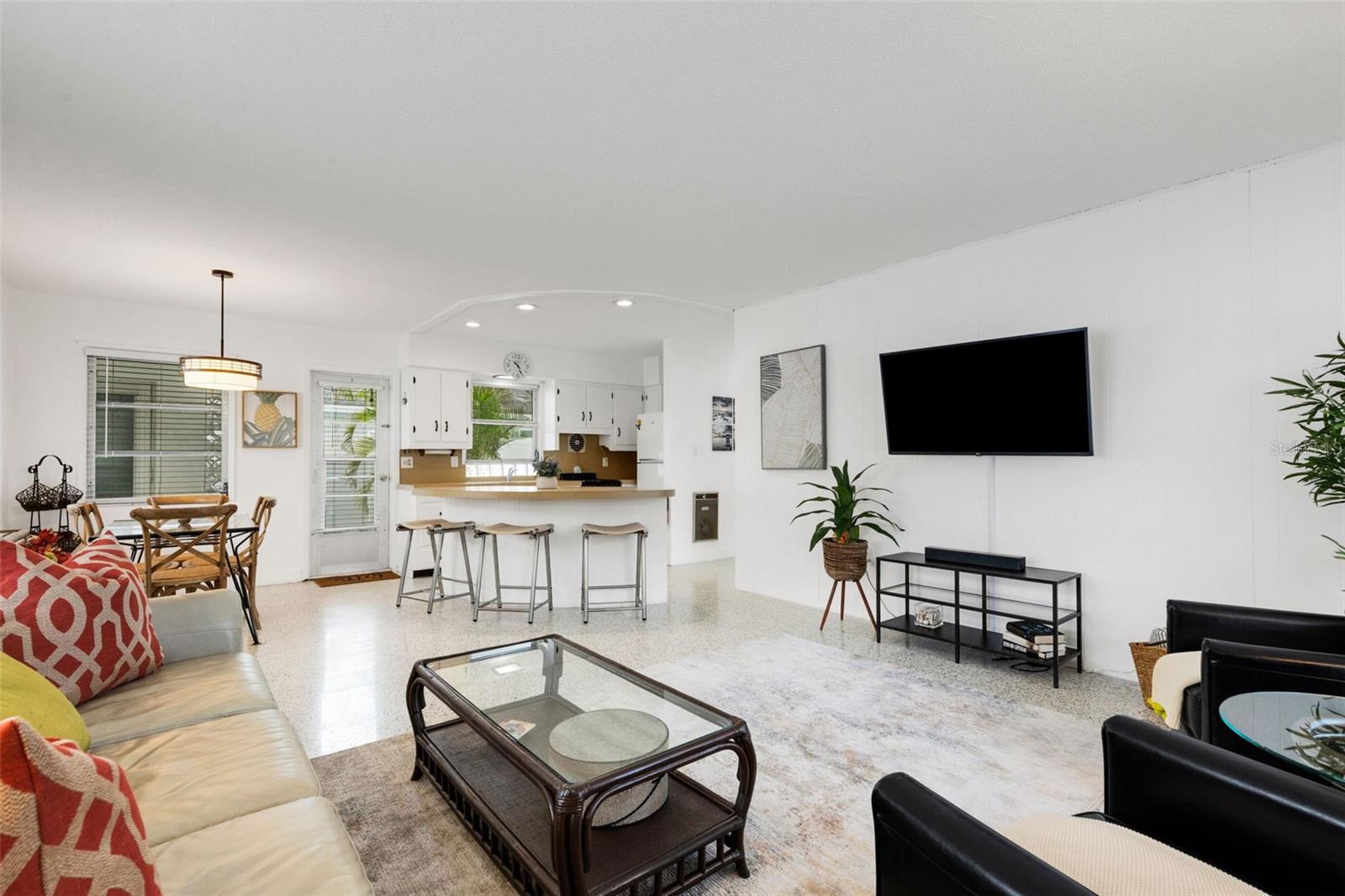 Listing photo id 22 for 531 Granada Avenue