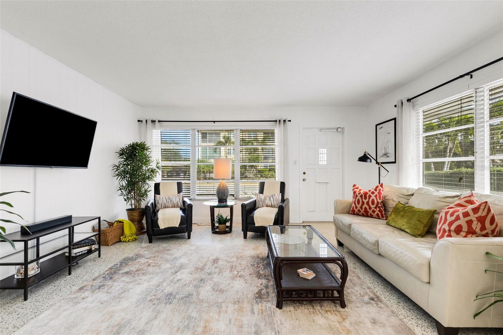 Listing photo id 24 for 531 Granada Avenue