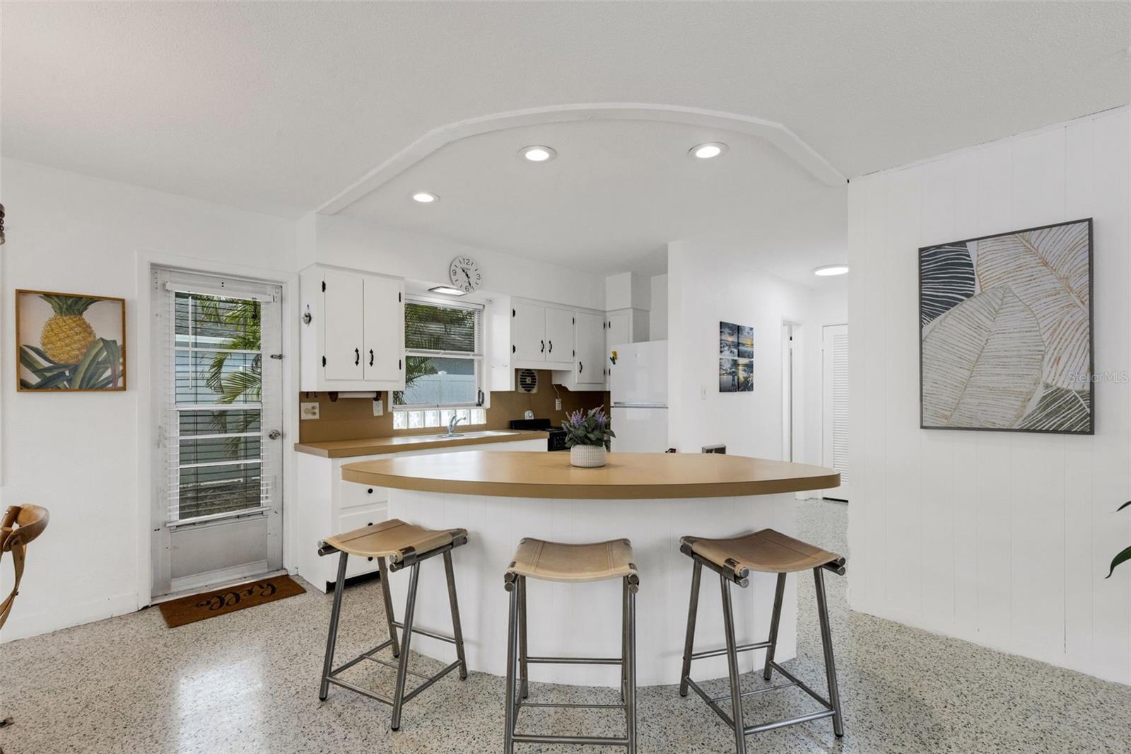 Listing photo id 26 for 531 Granada Avenue