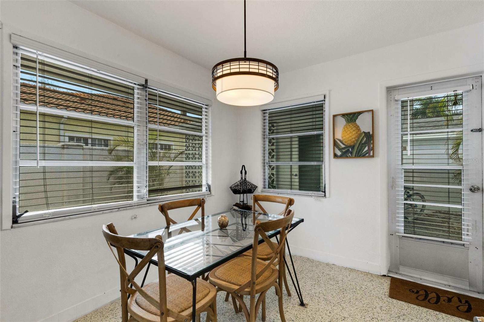 Listing photo id 27 for 531 Granada Avenue