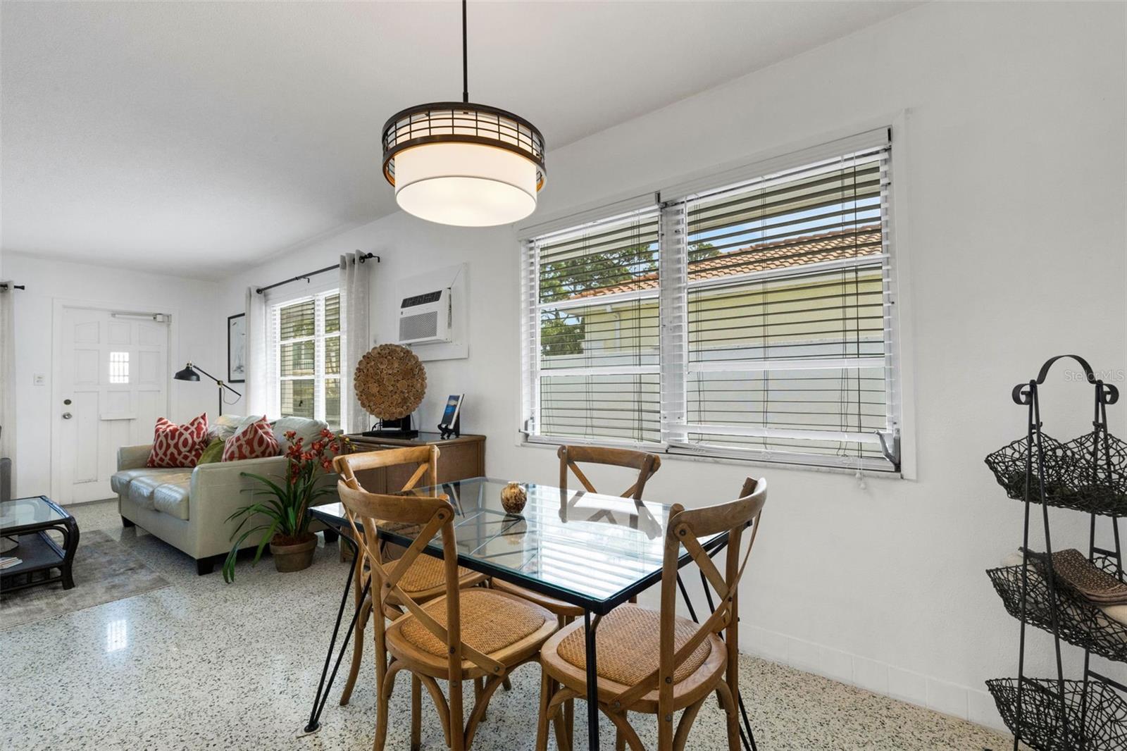 Listing photo id 29 for 531 Granada Avenue