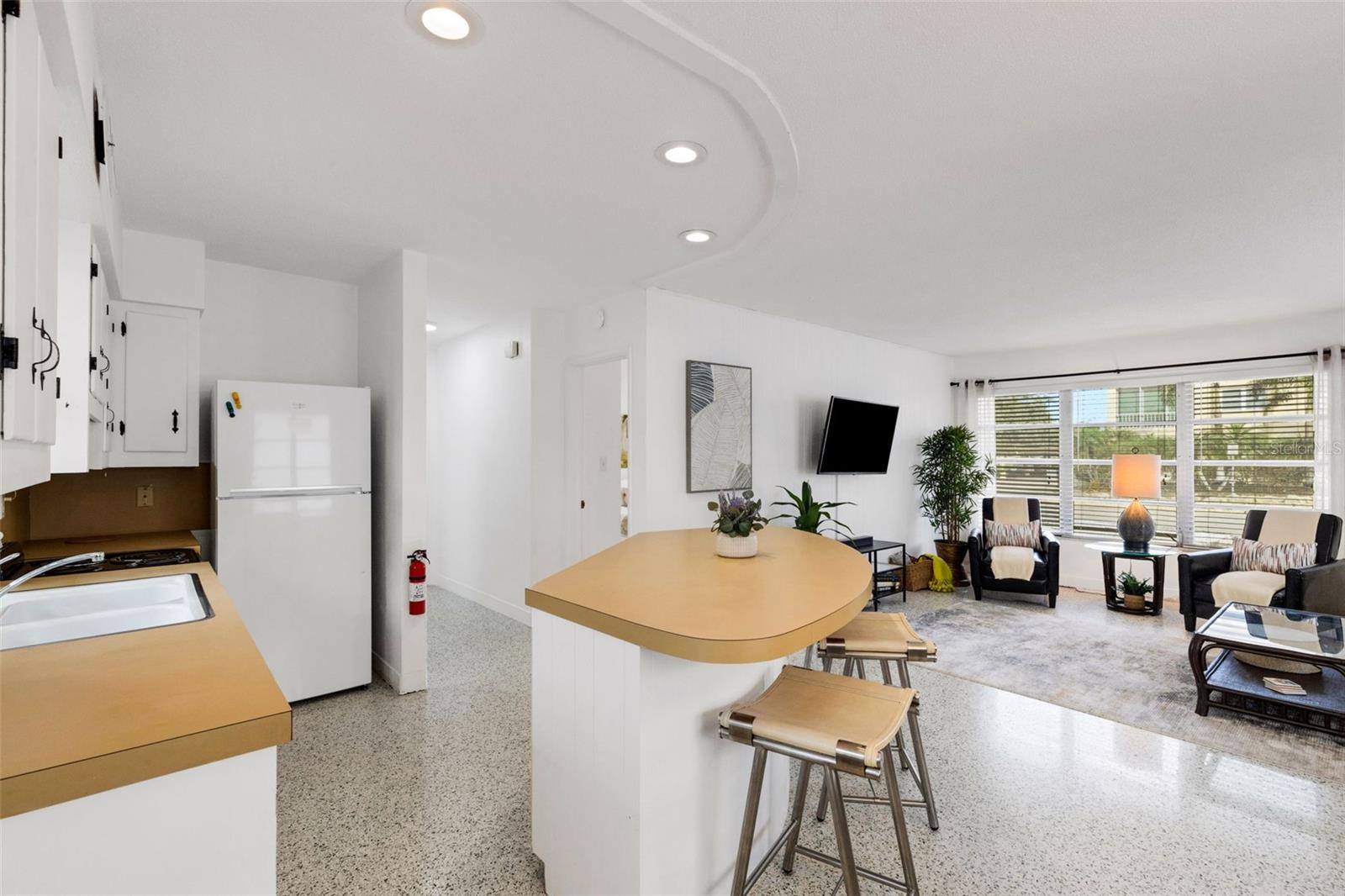 Listing photo id 30 for 531 Granada Avenue