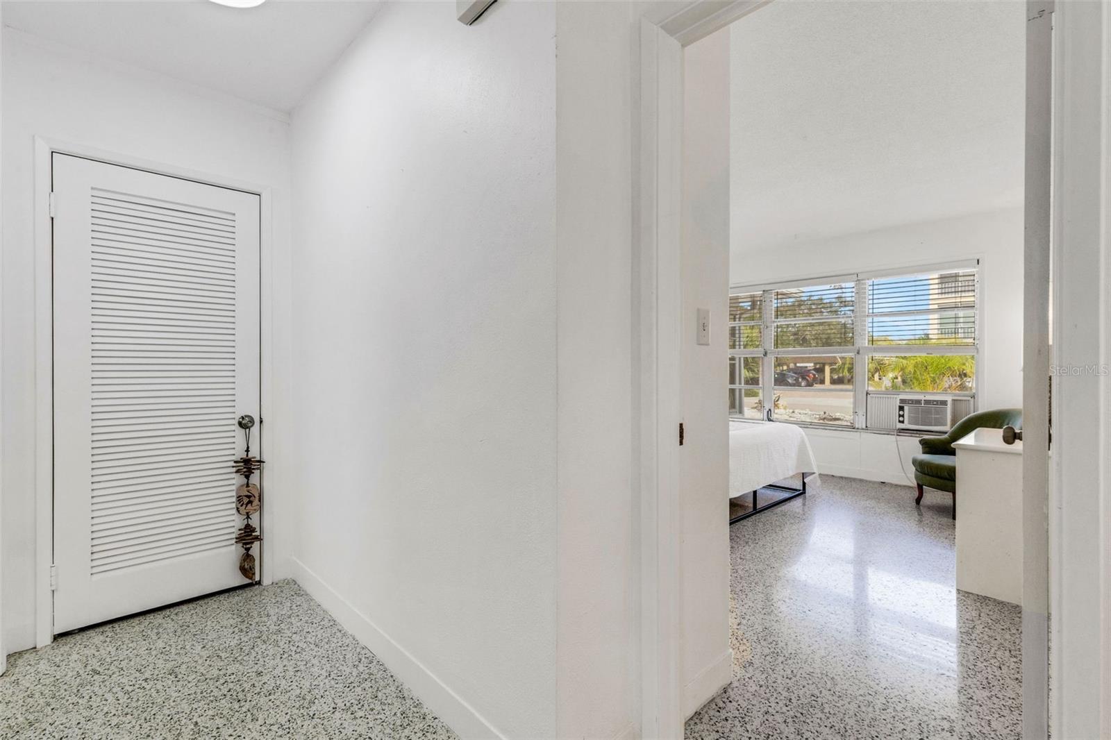 Listing photo id 35 for 531 Granada Avenue