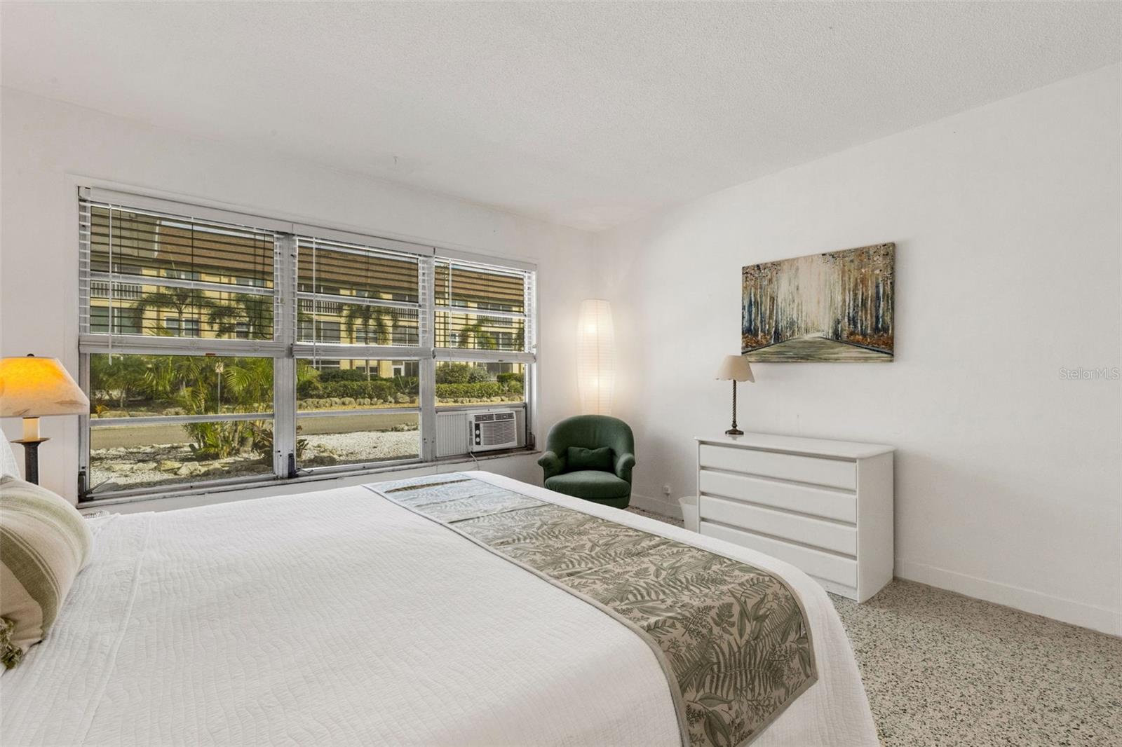 Listing photo id 37 for 531 Granada Avenue