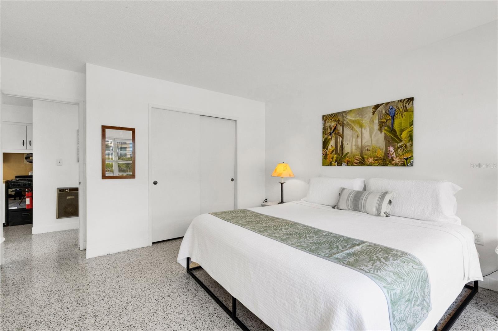 Listing photo id 38 for 531 Granada Avenue