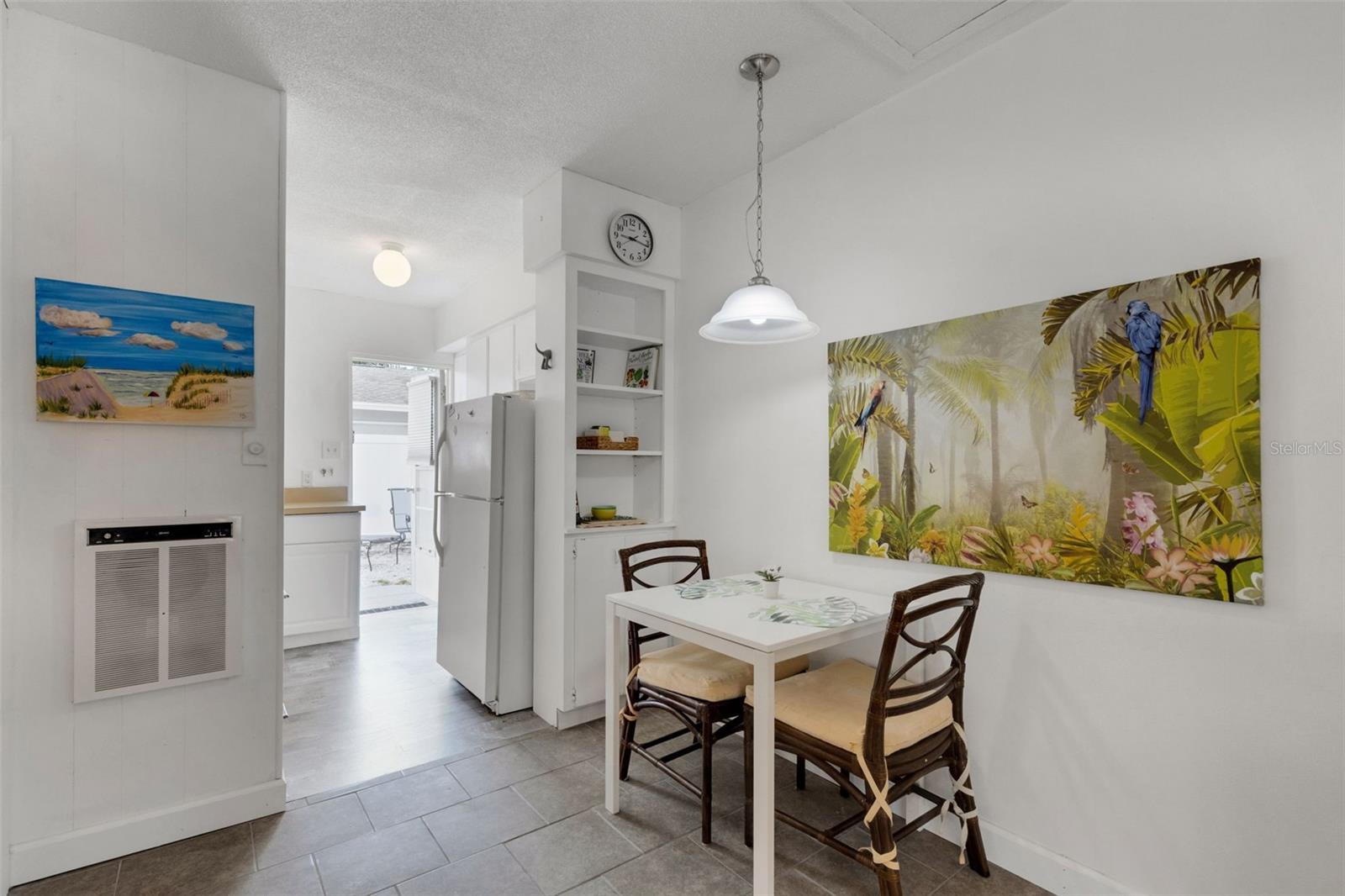 Listing photo id 44 for 531 Granada Avenue