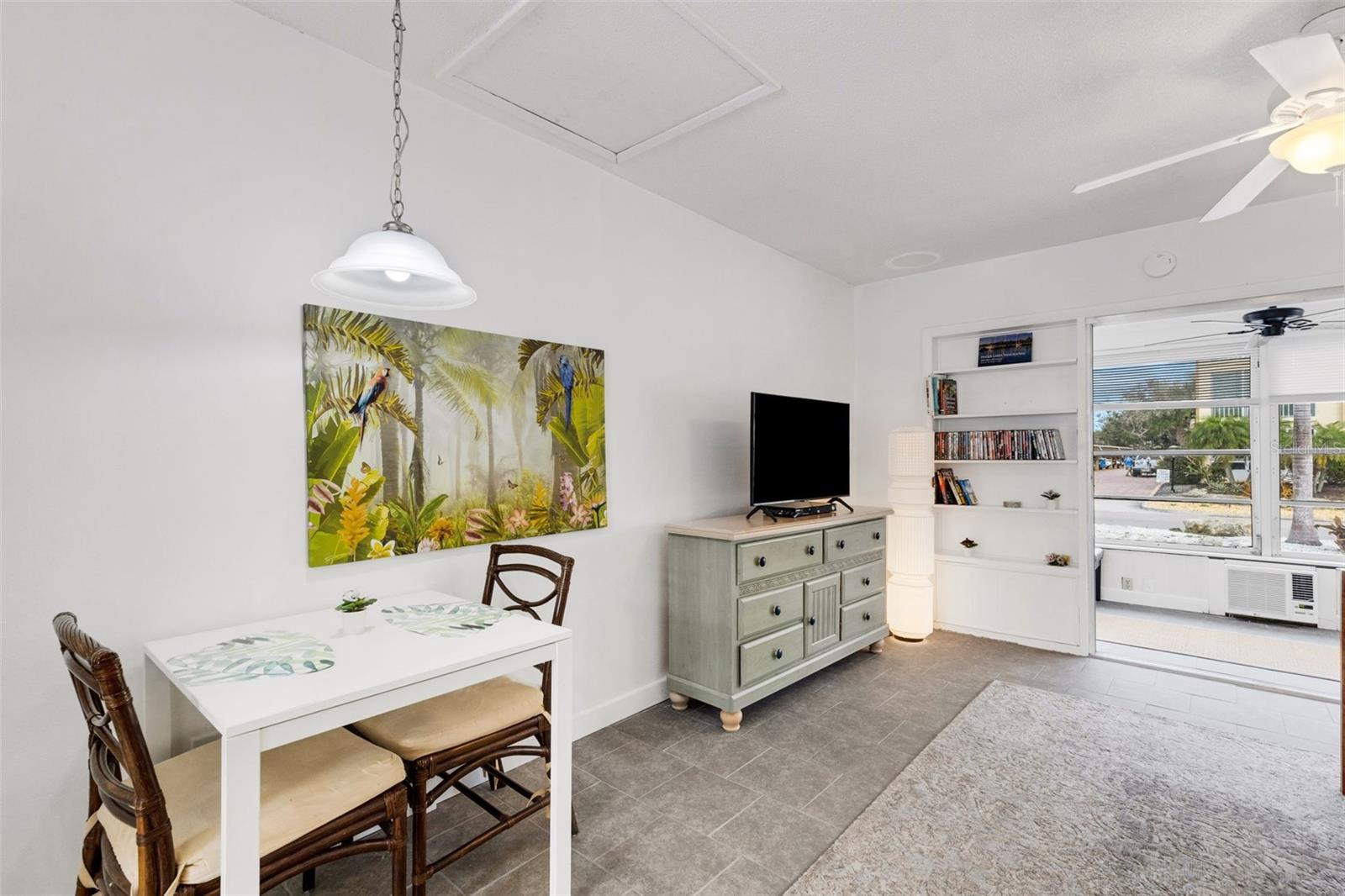 Listing photo id 47 for 531 Granada Avenue