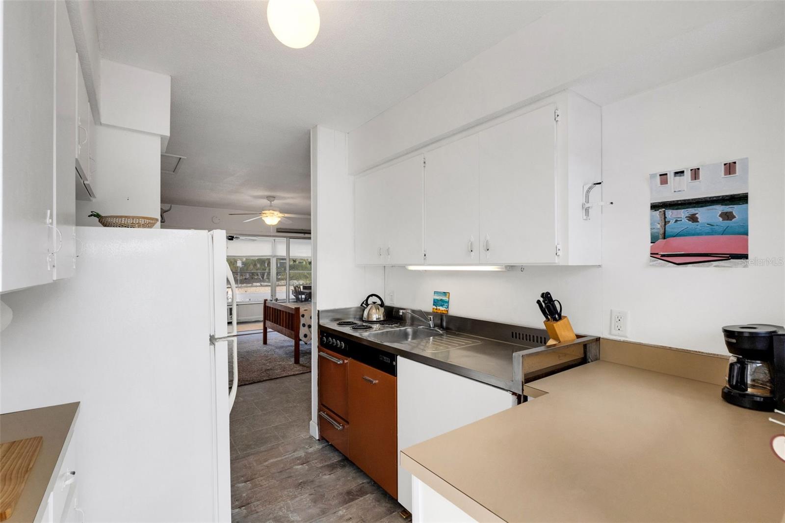 Listing photo id 49 for 531 Granada Avenue