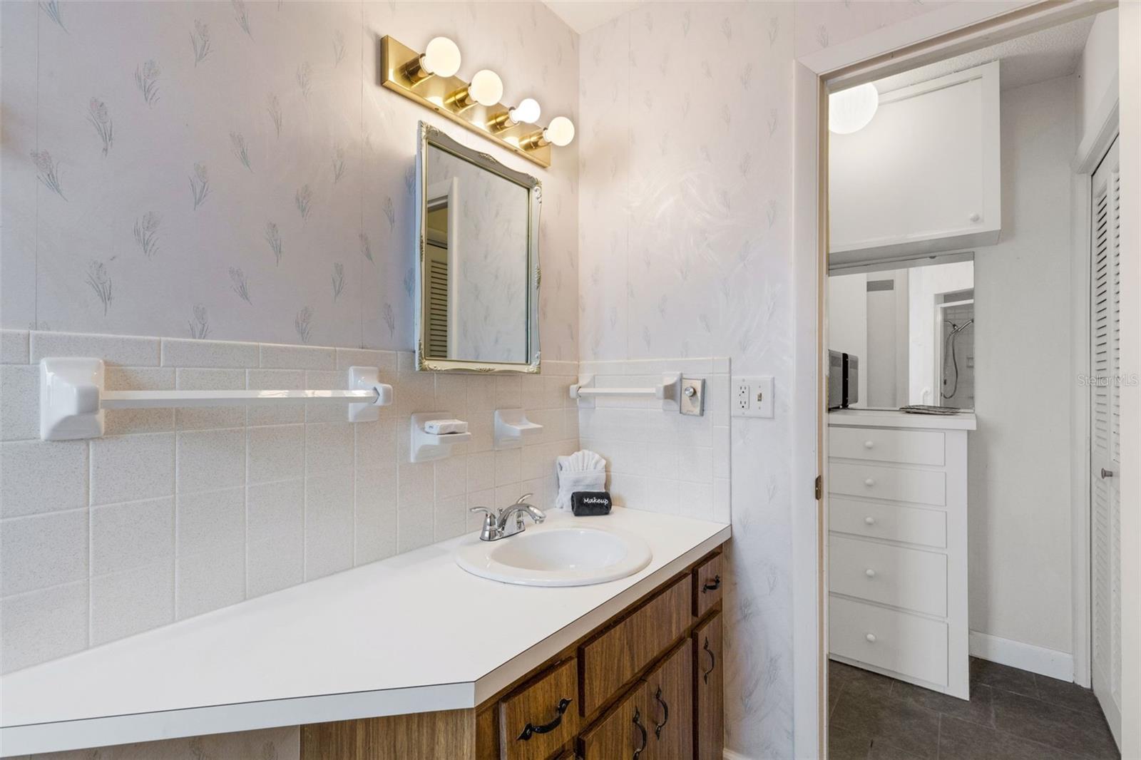 Listing photo id 57 for 531 Granada Avenue