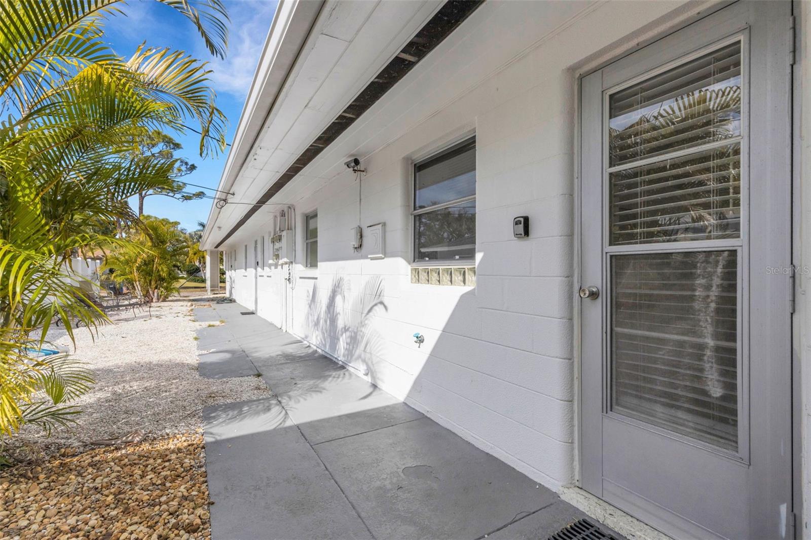 Listing photo id 66 for 531 Granada Avenue