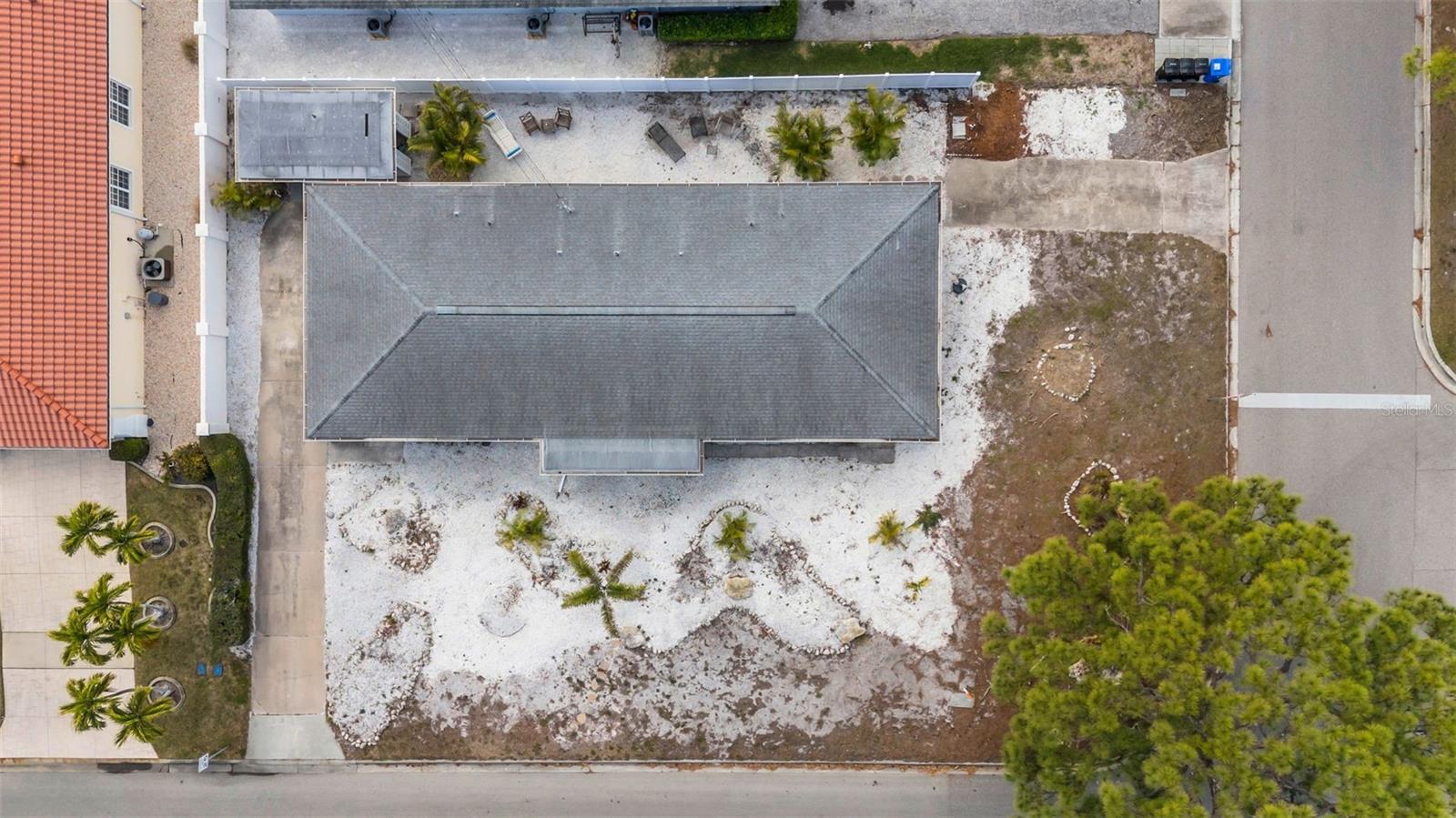 Listing photo id 77 for 531 Granada Avenue