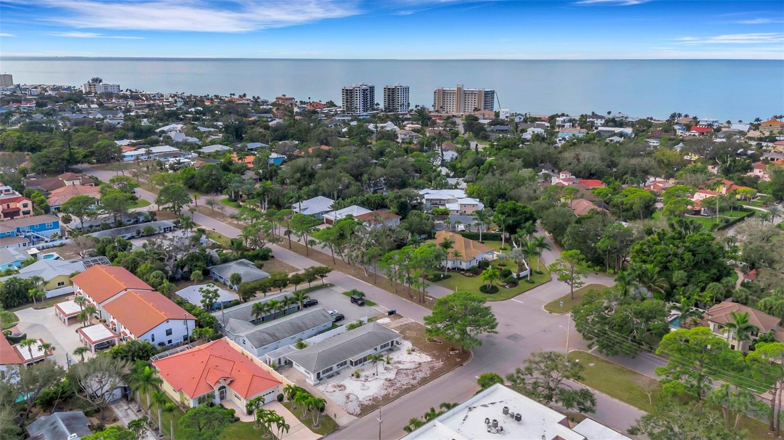 Listing photo id 82 for 531 Granada Avenue