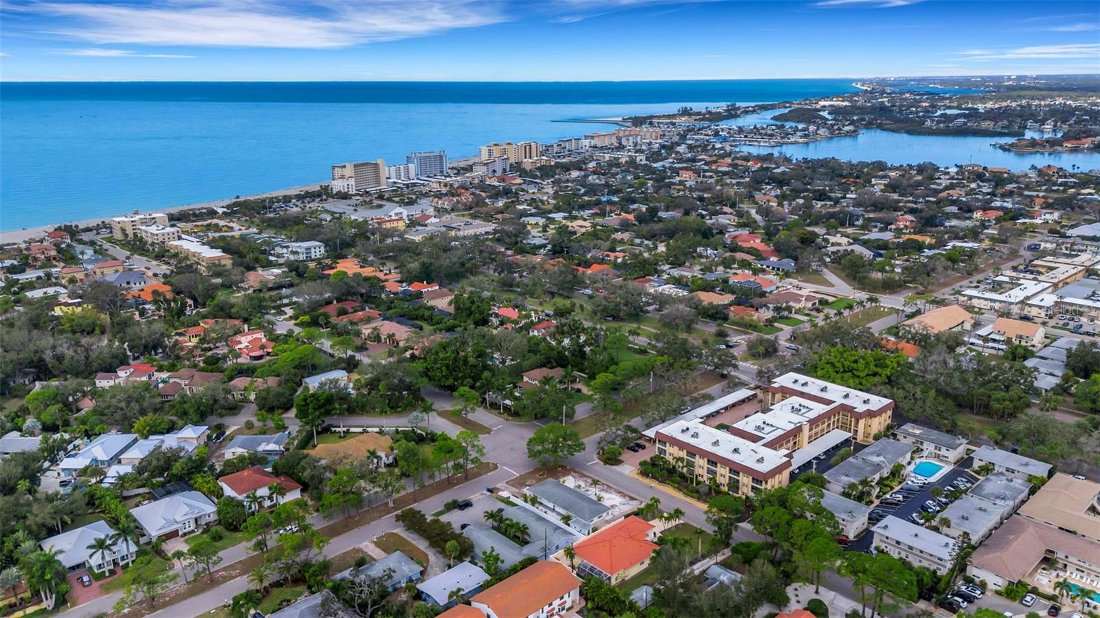 Listing photo id 86 for 531 Granada Avenue