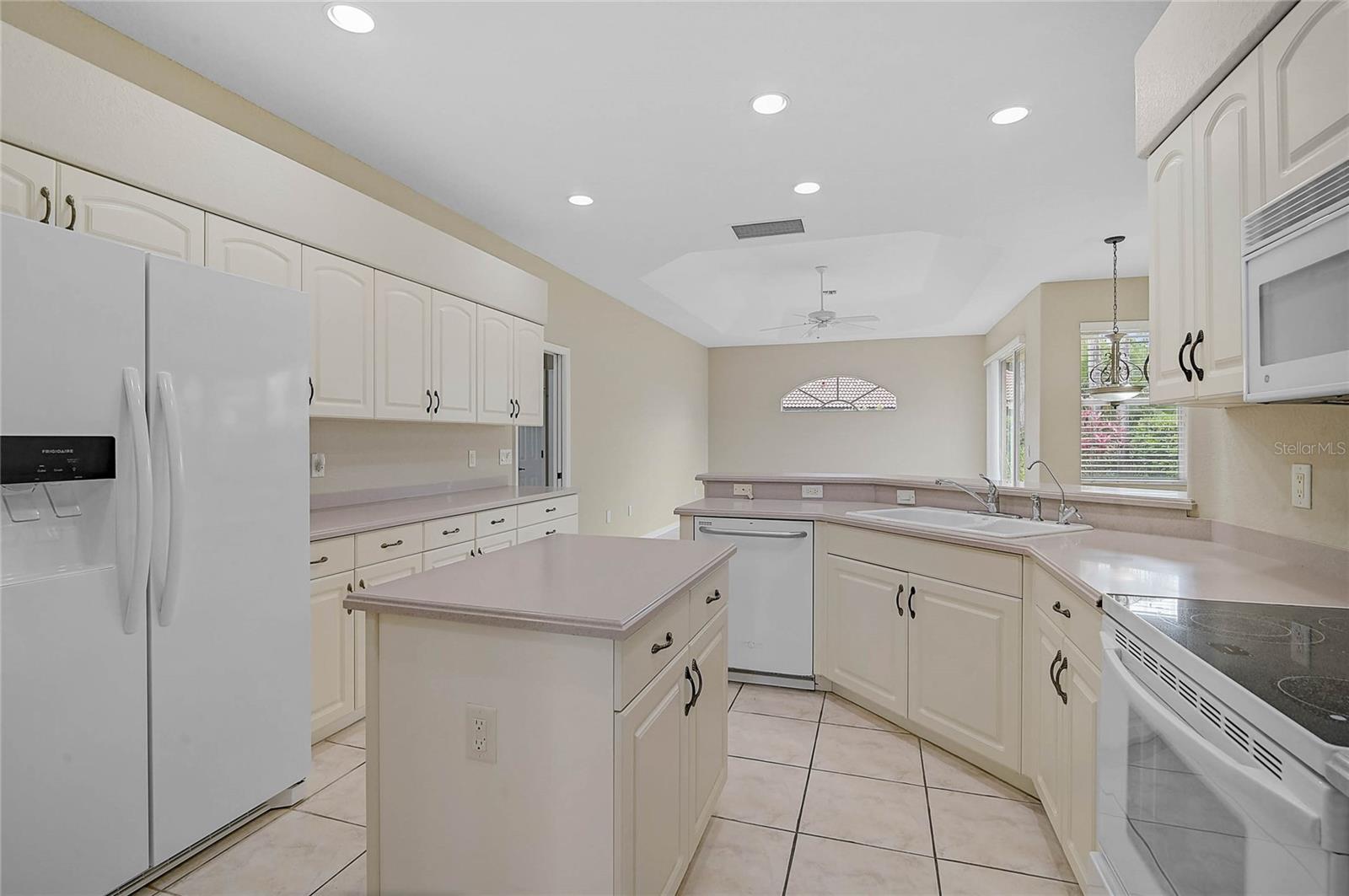 Image 14 of 51 For 4356 Corso Venetia Boulevard