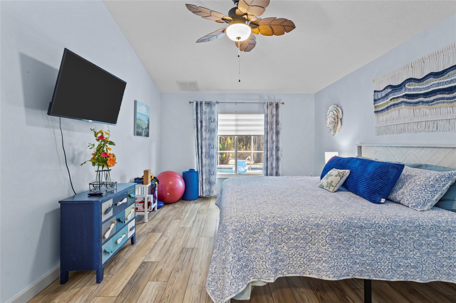 Image 15 of 45 For 136 Overbrook Street