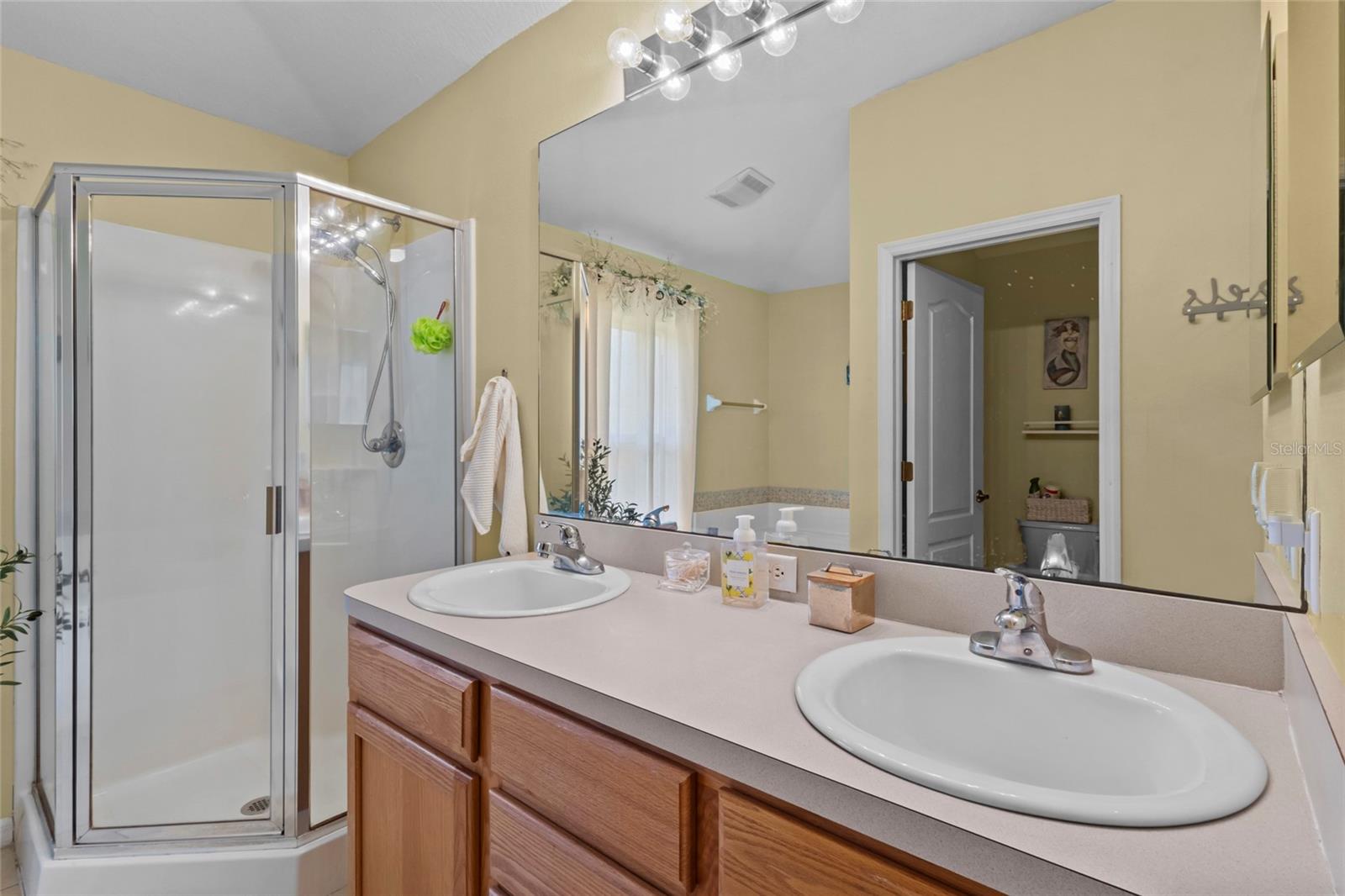 Image 17 of 45 For 136 Overbrook Street