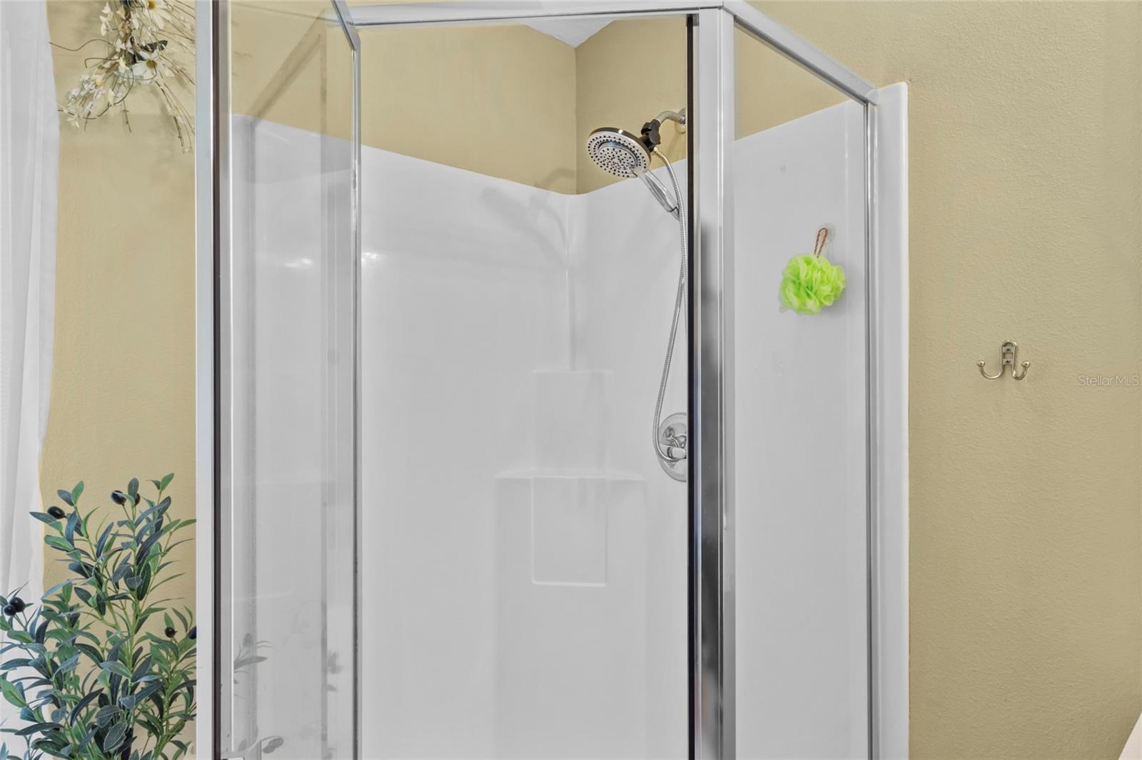 Image 18 of 45 For 136 Overbrook Street