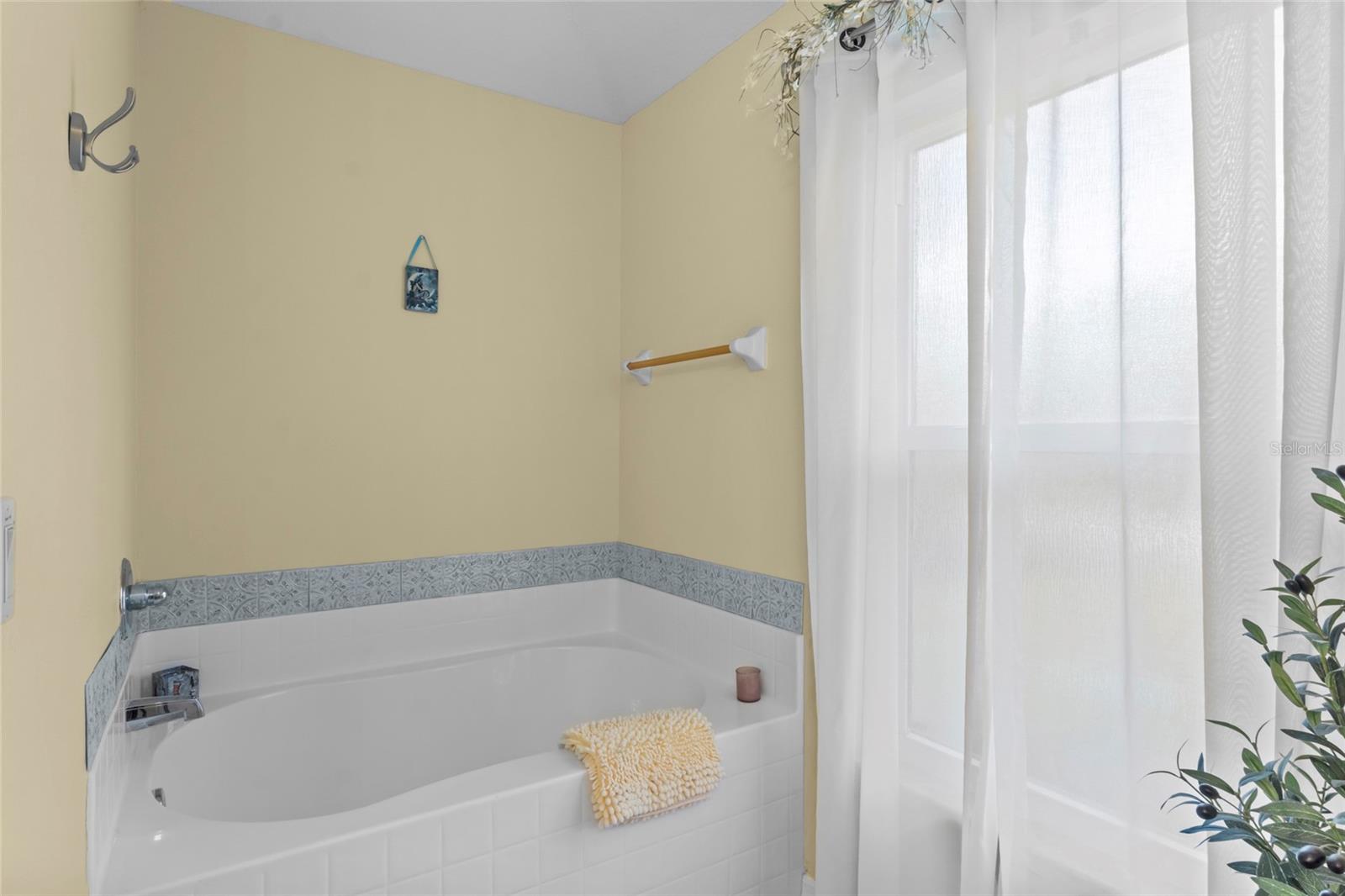 Image 20 of 45 For 136 Overbrook Street