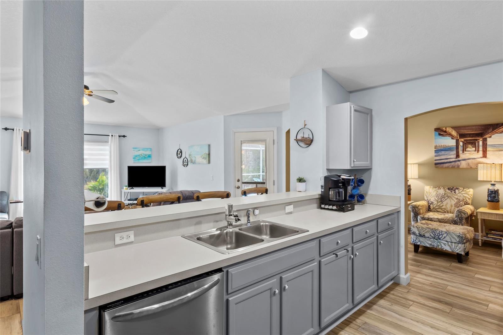 Image 23 of 45 For 136 Overbrook Street