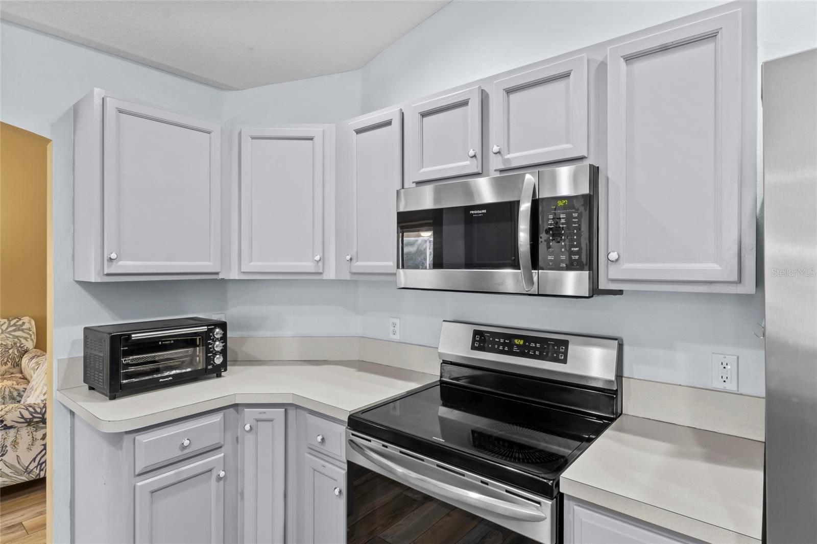 Image 24 of 45 For 136 Overbrook Street