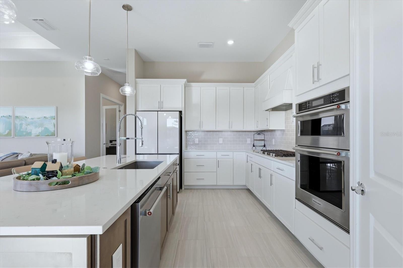 Image 13 of 54 For 6076 Silver Grass Court