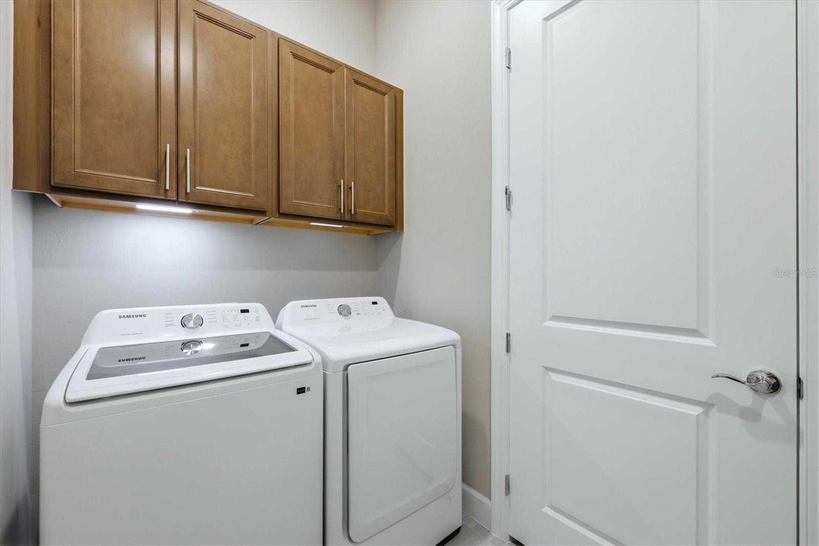 Image 28 of 54 For 6076 Silver Grass Court