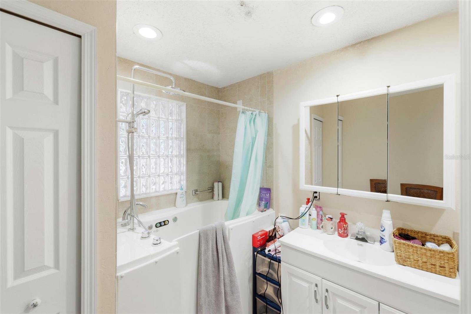 Image 20 of 59 For 2512 16th Avenue Drive E