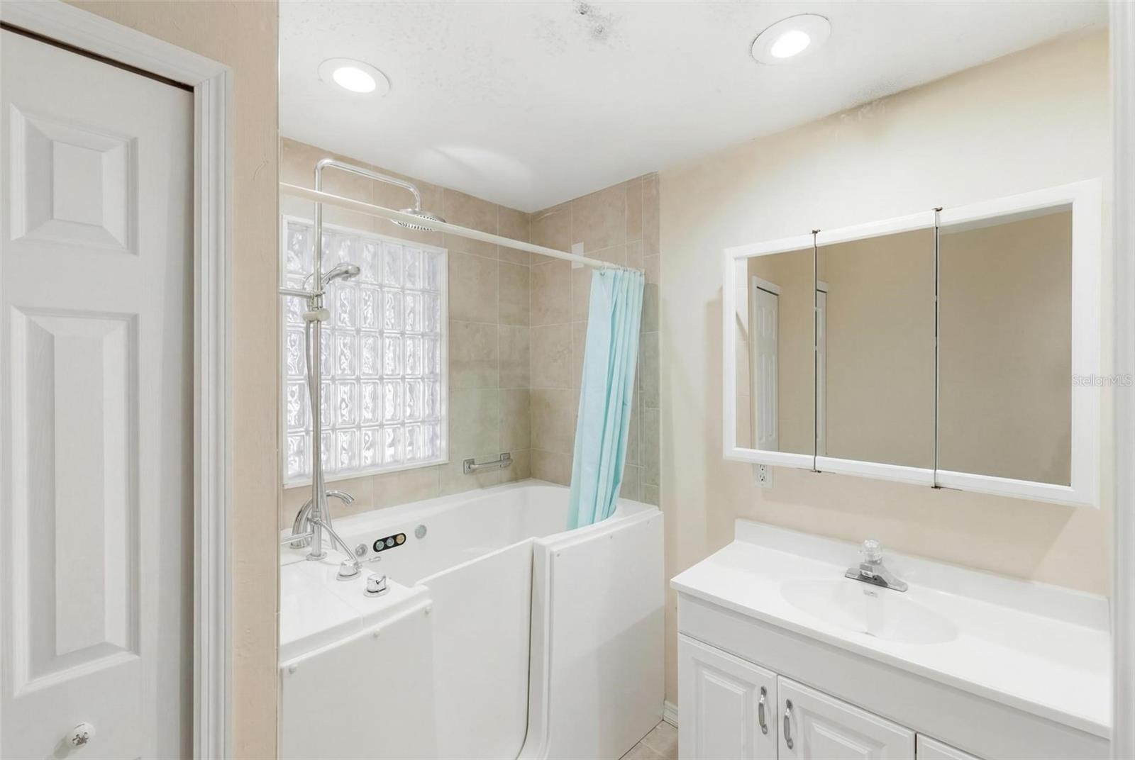 Image 52 of 59 For 2512 16th Avenue Drive E