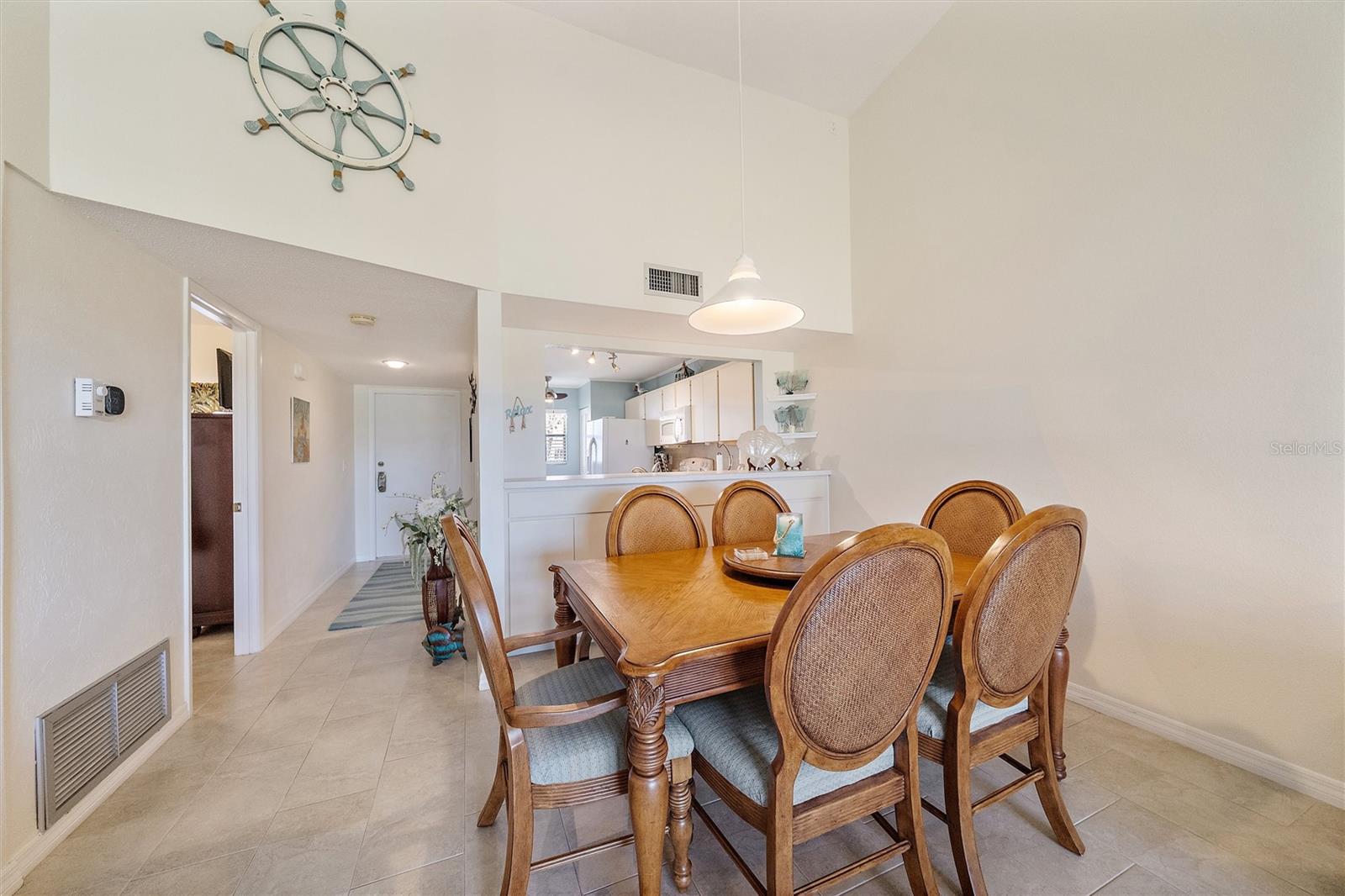 Image 15 of 32 For 758 Village Circle 207