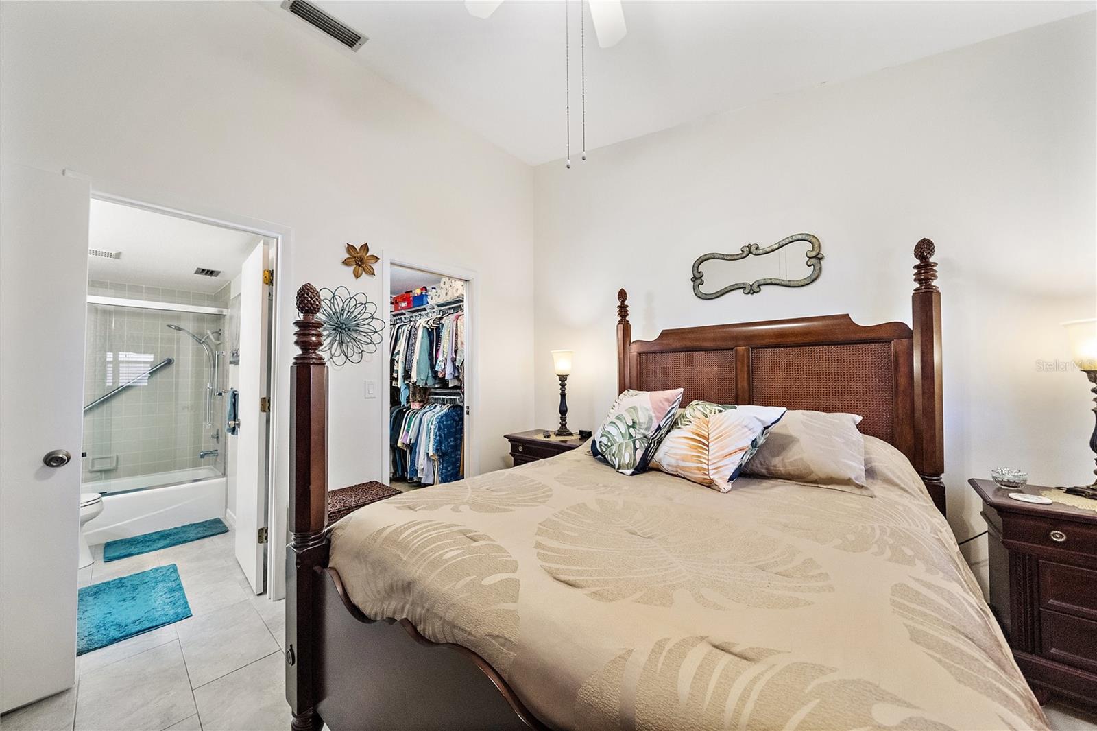 Image 19 of 32 For 758 Village Circle 207