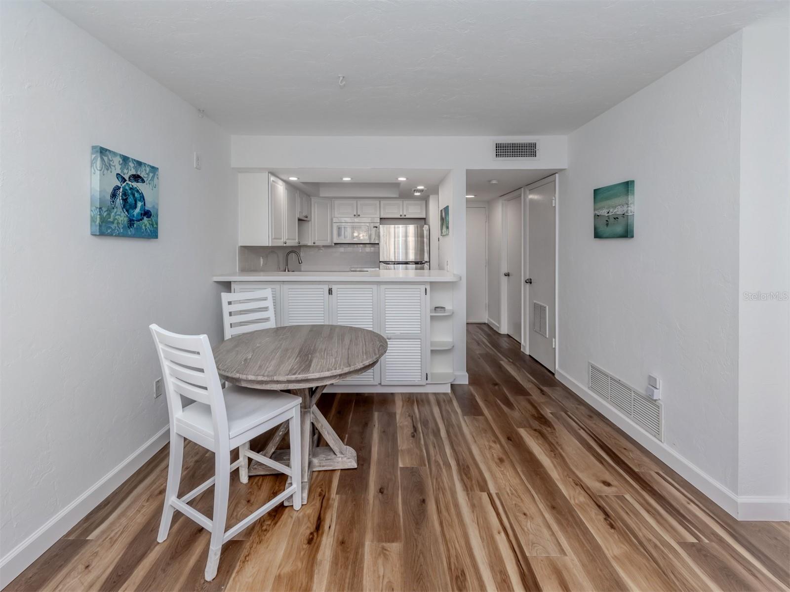 Image 17 of 75 For 618 Bird Bay Drive S 216