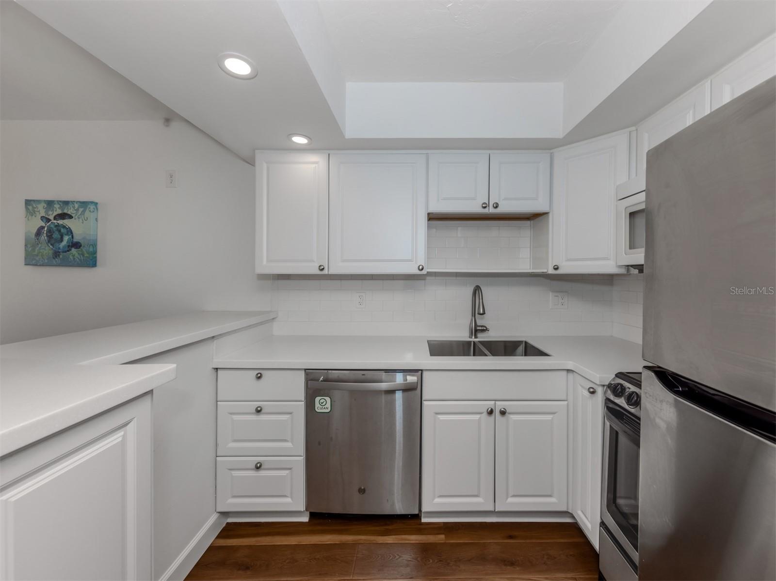 Image 19 of 75 For 618 Bird Bay Drive S 216