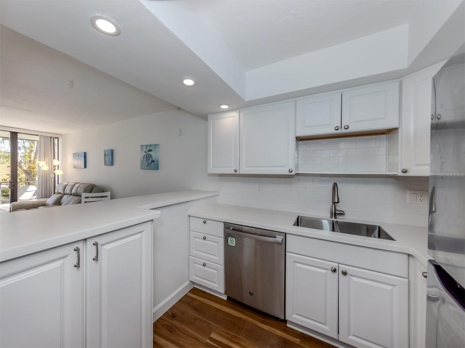 Image 20 of 75 For 618 Bird Bay Drive S 216