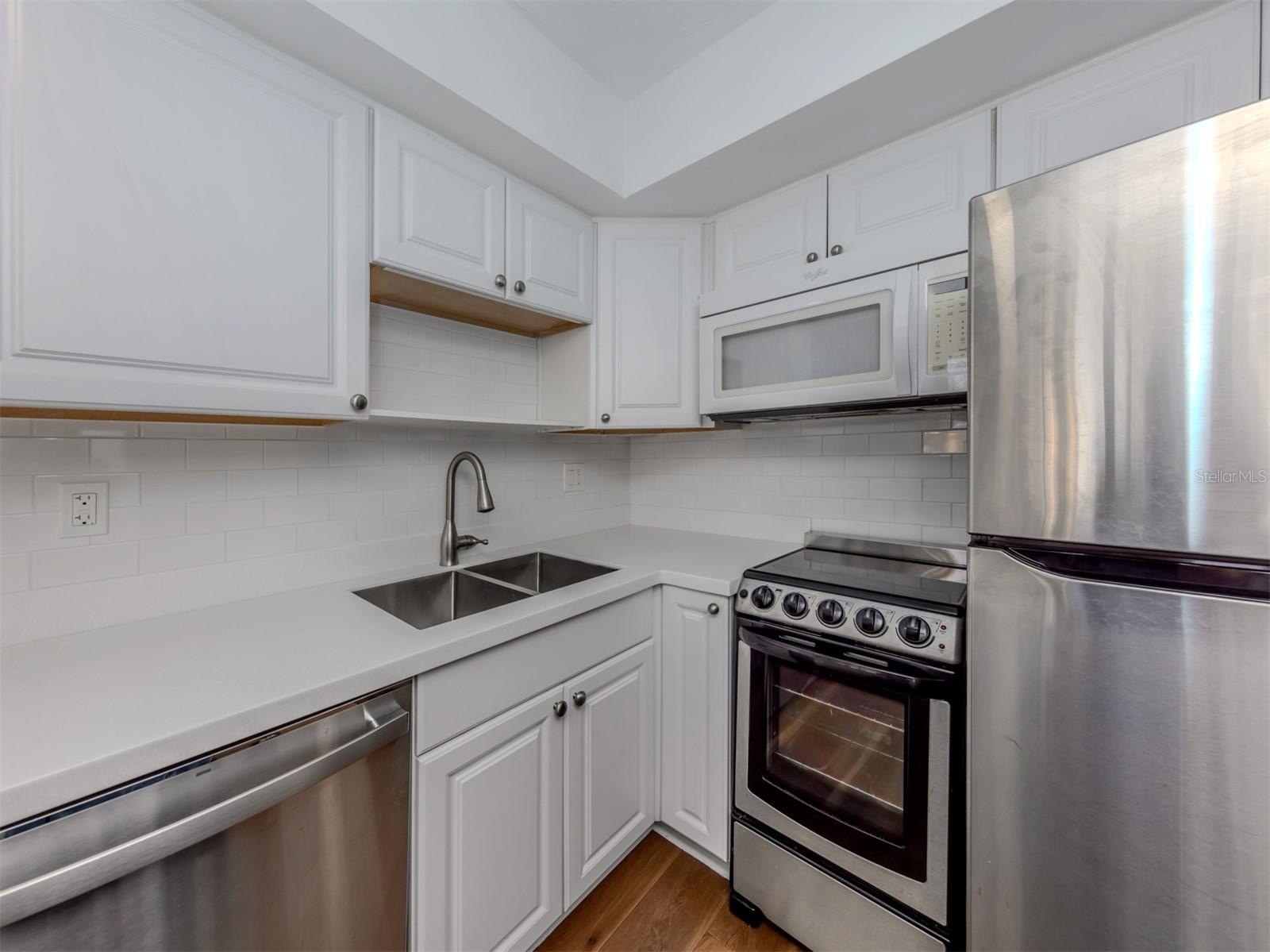 Image 22 of 75 For 618 Bird Bay Drive S 216