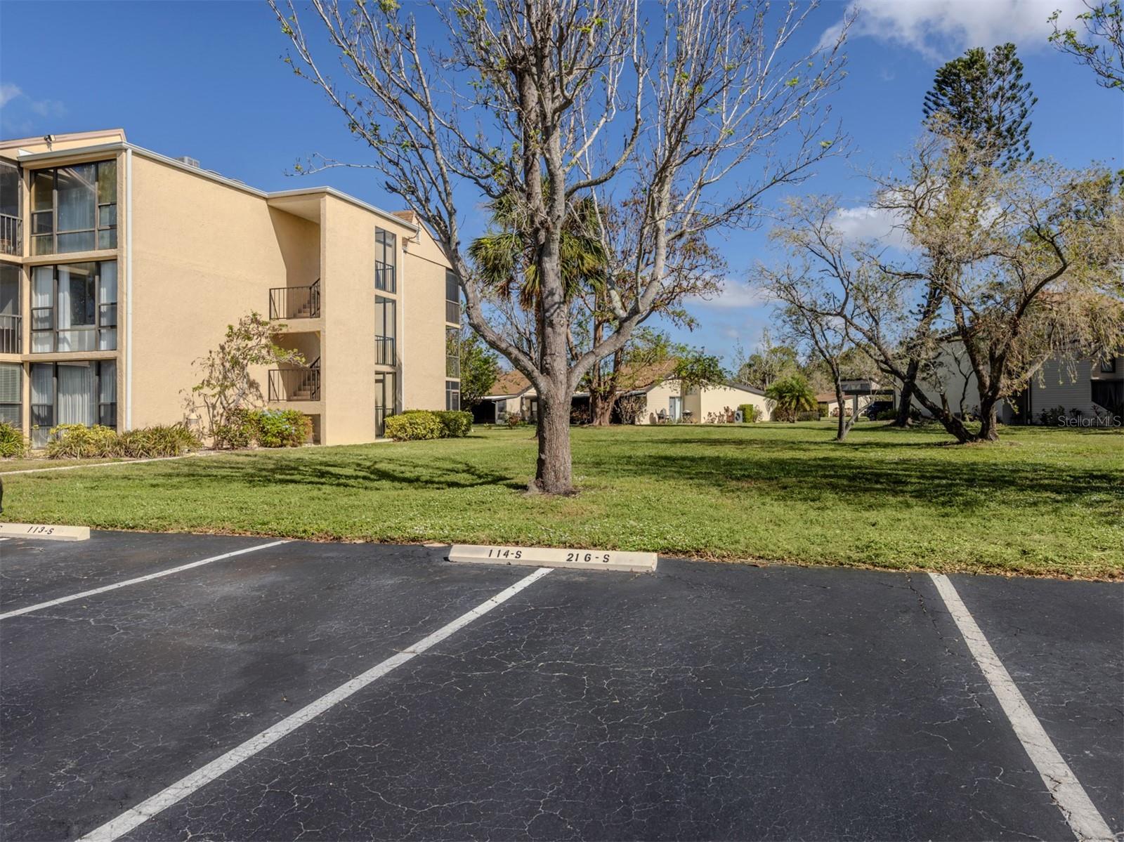 Image 29 of 75 For 618 Bird Bay Drive S 216