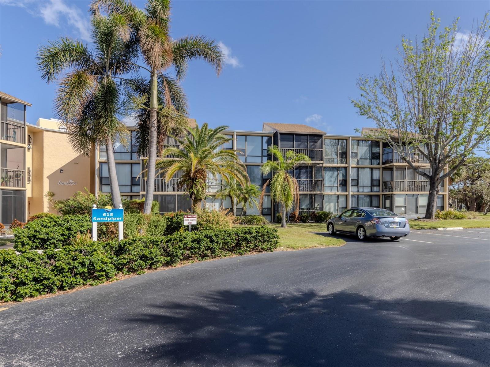 Image 30 of 75 For 618 Bird Bay Drive S 216