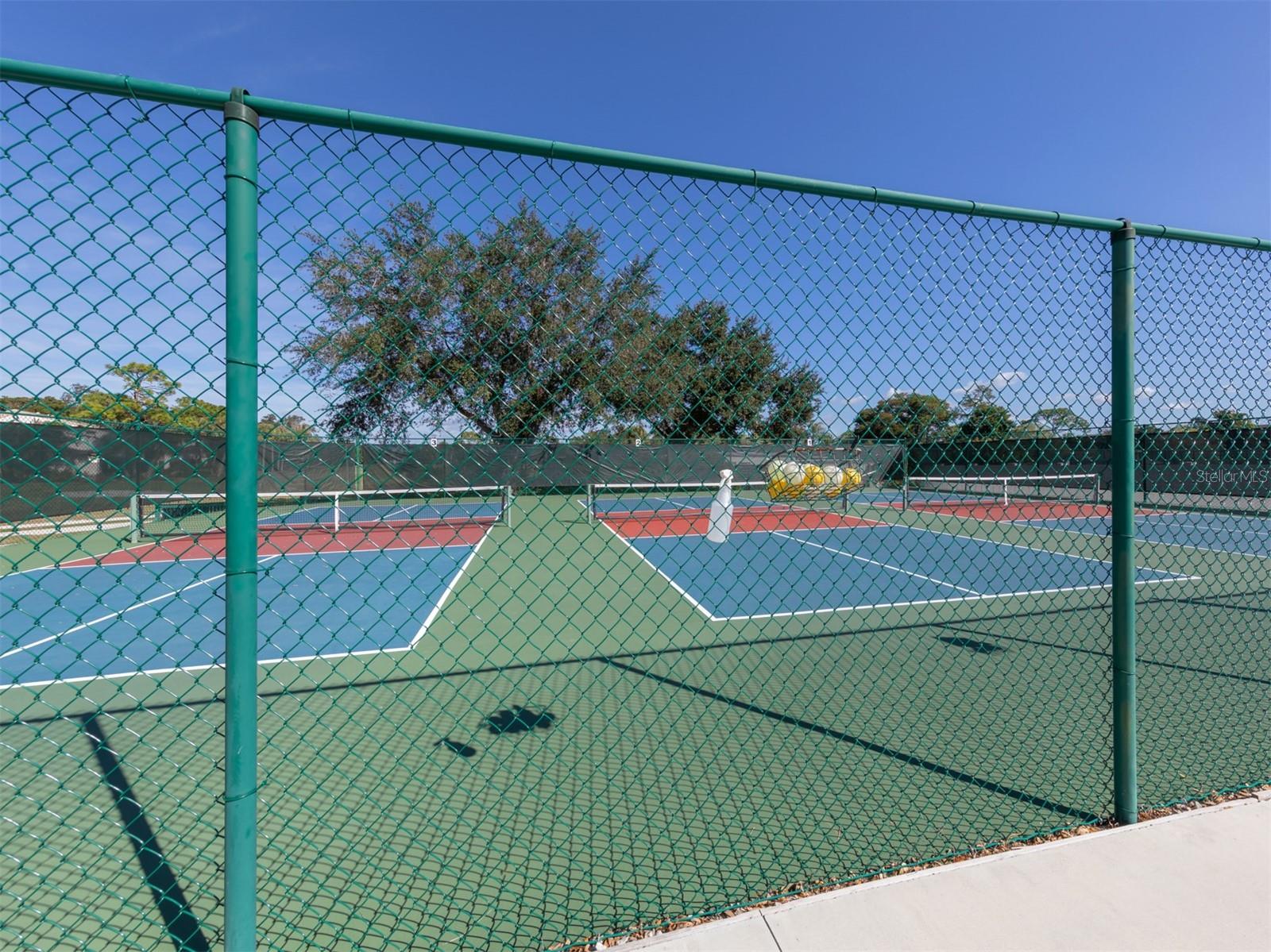 Image 38 of 75 For 618 Bird Bay Drive S 216