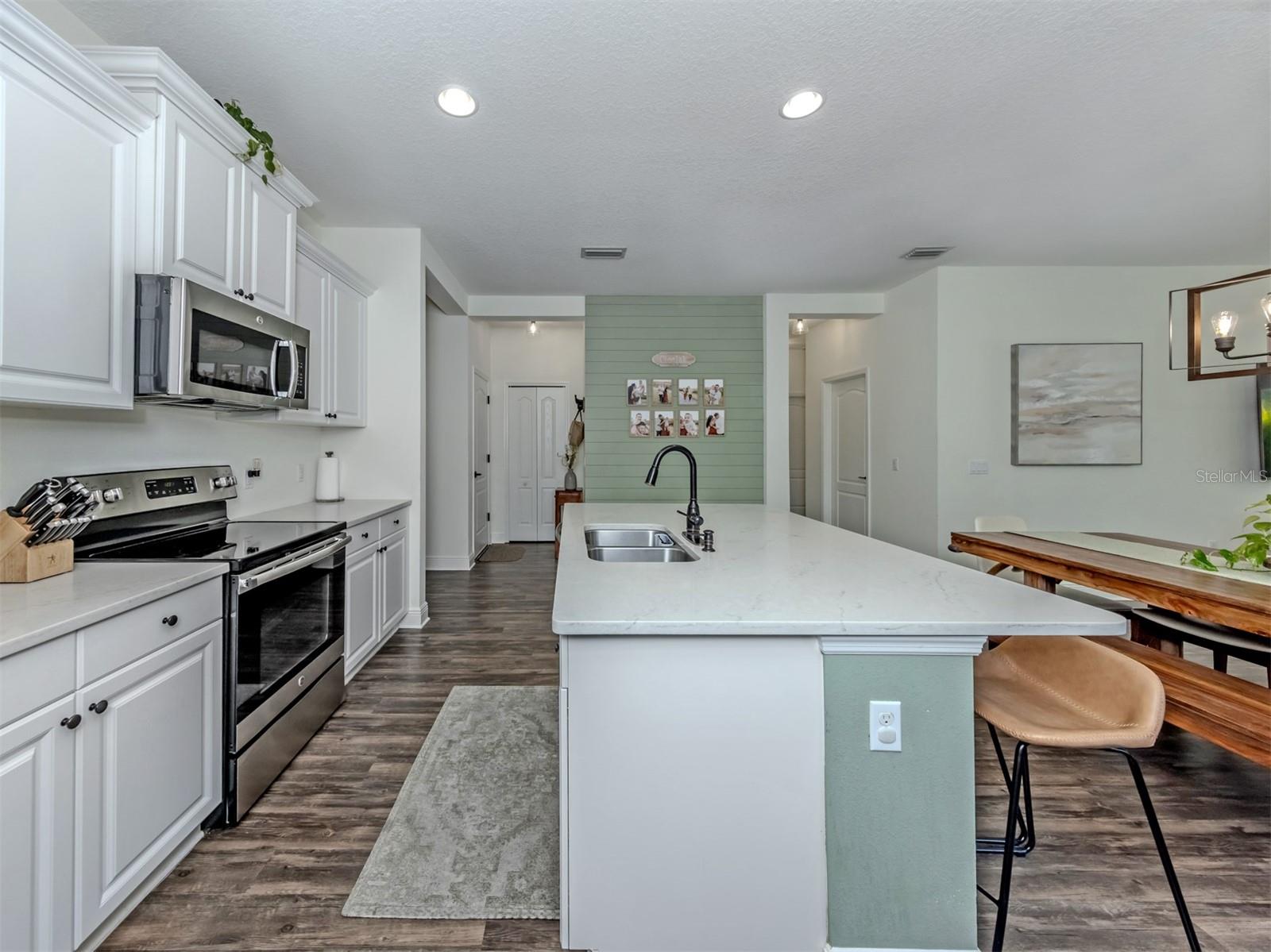 Image 14 of 55 For 7412 Ridgelake Circle