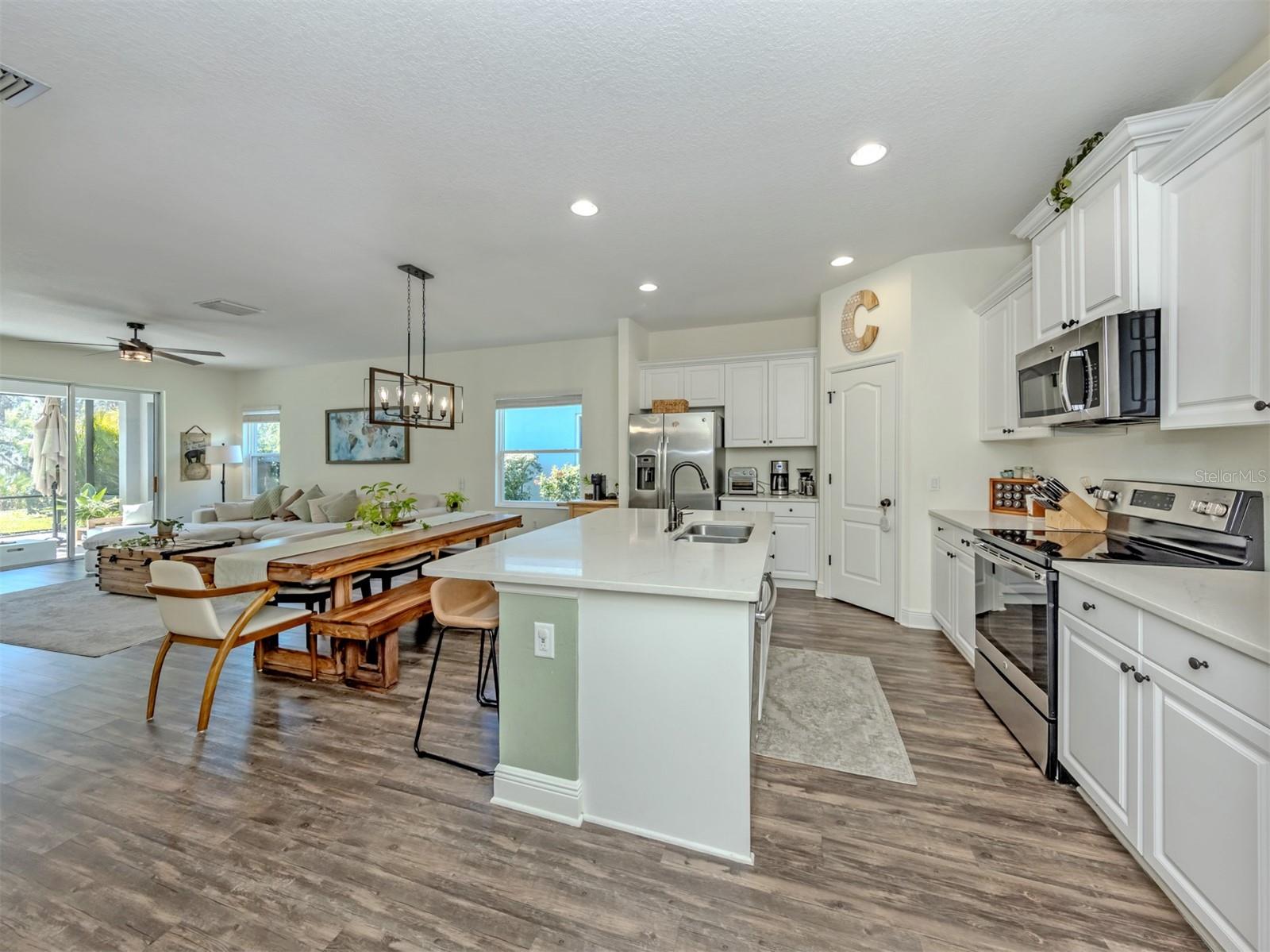 Image 15 of 55 For 7412 Ridgelake Circle