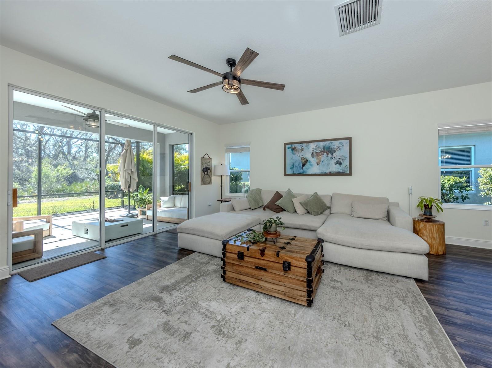 Image 24 of 55 For 7412 Ridgelake Circle