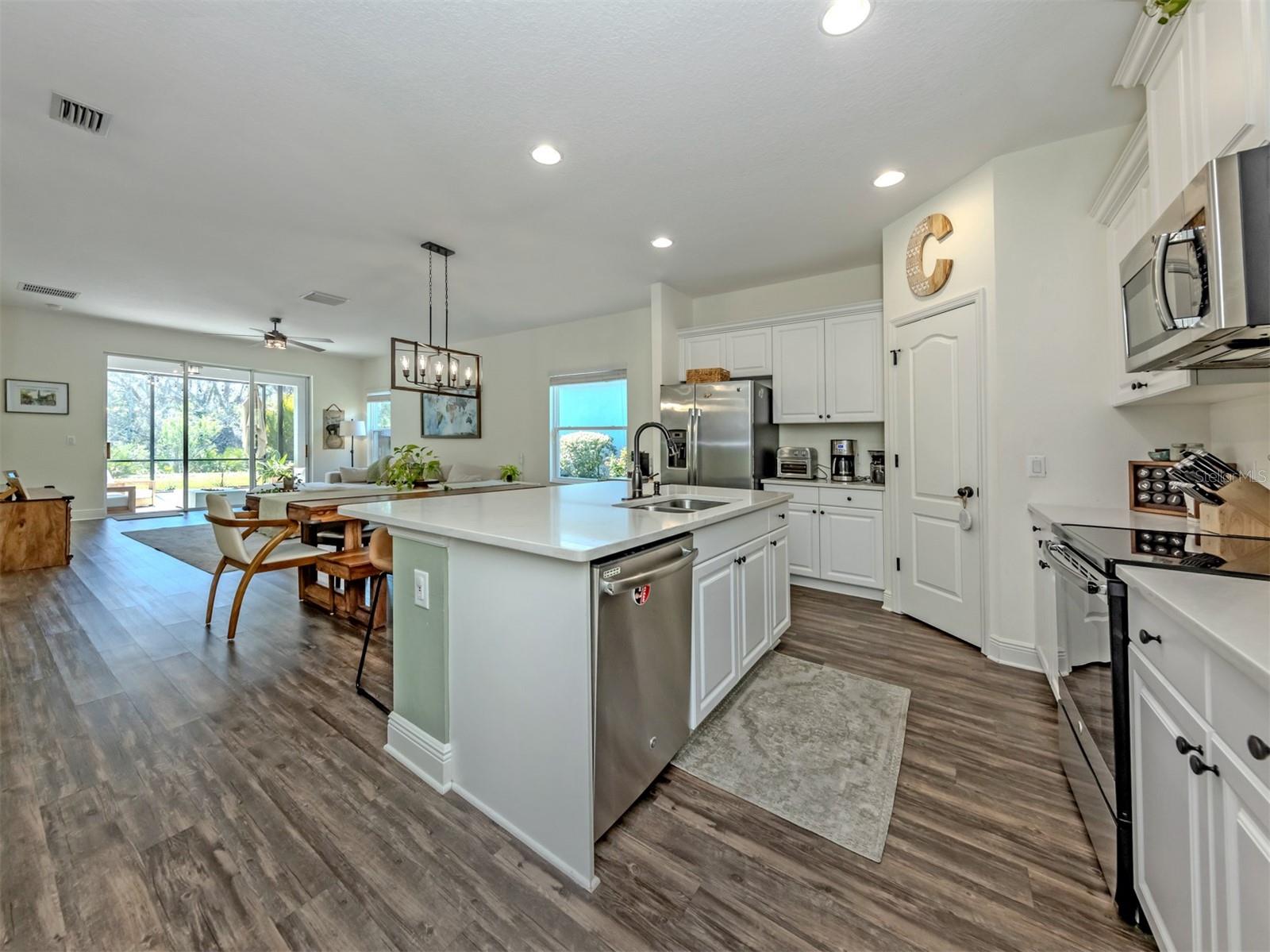 Image 4 of 55 For 7412 Ridgelake Circle